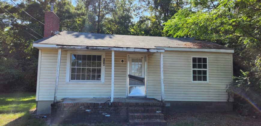 218 S Main St Princeville, NC 27886